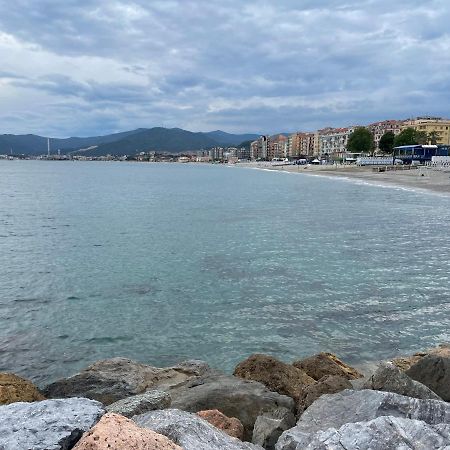 Due Passi Dal Mare Hotel Savona Buitenkant foto