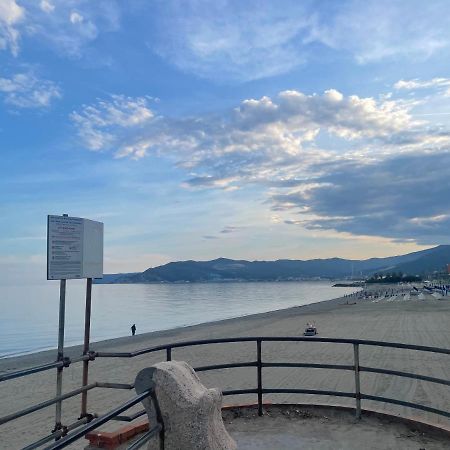 Due Passi Dal Mare Hotel Savona Buitenkant foto