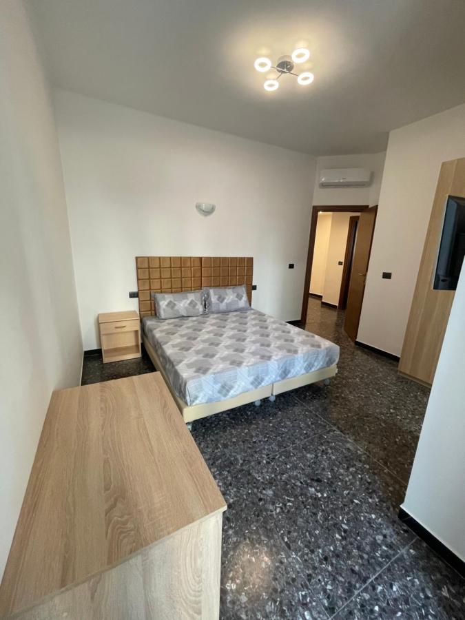 Due Passi Dal Mare Hotel Savona Buitenkant foto