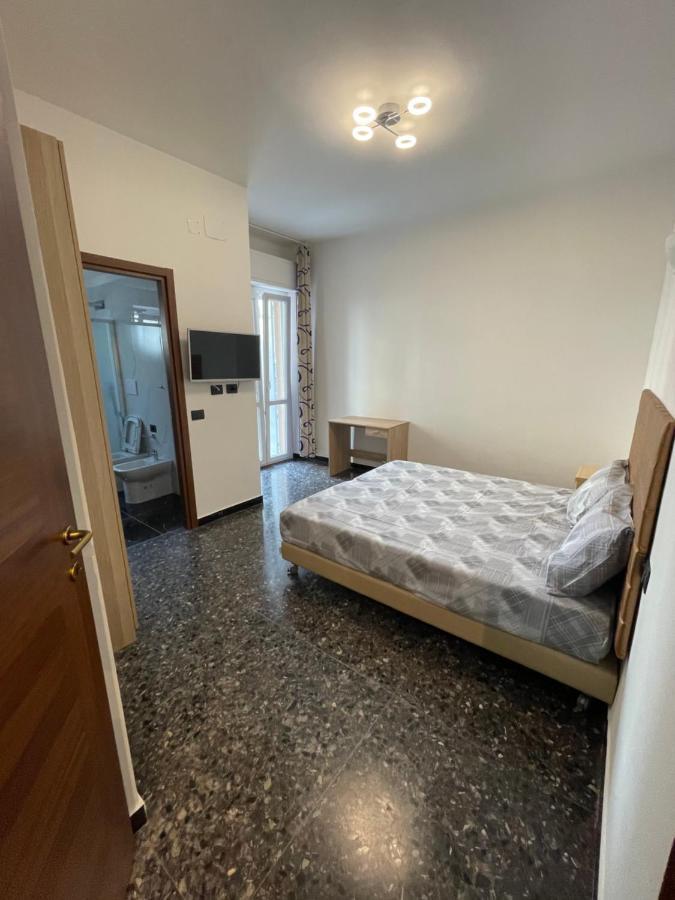 Due Passi Dal Mare Hotel Savona Buitenkant foto