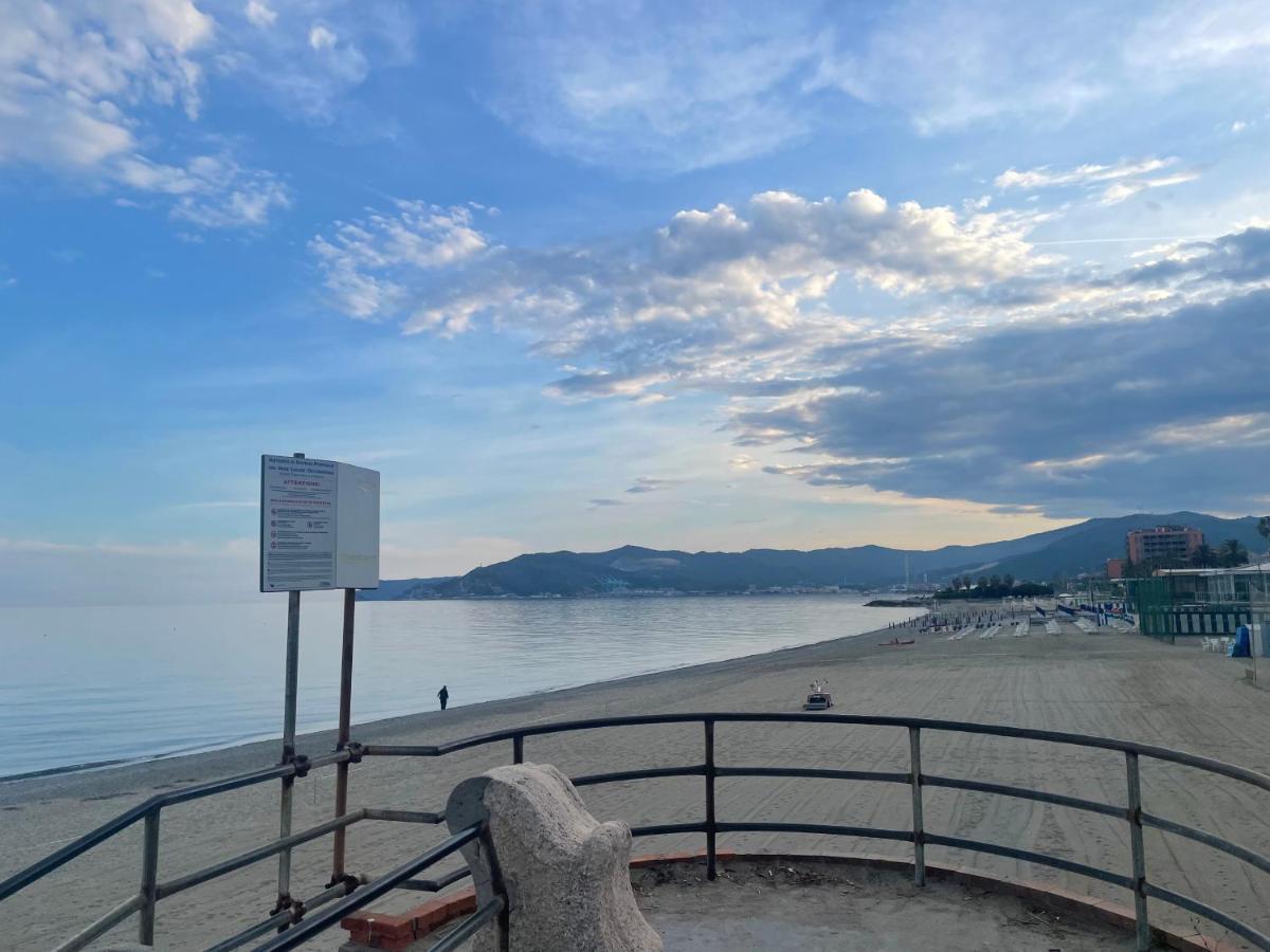 Due Passi Dal Mare Hotel Savona Buitenkant foto