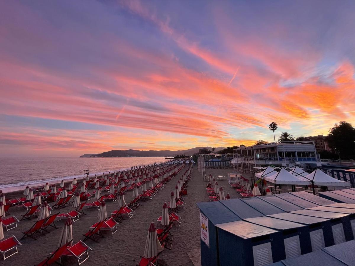 Due Passi Dal Mare Hotel Savona Buitenkant foto