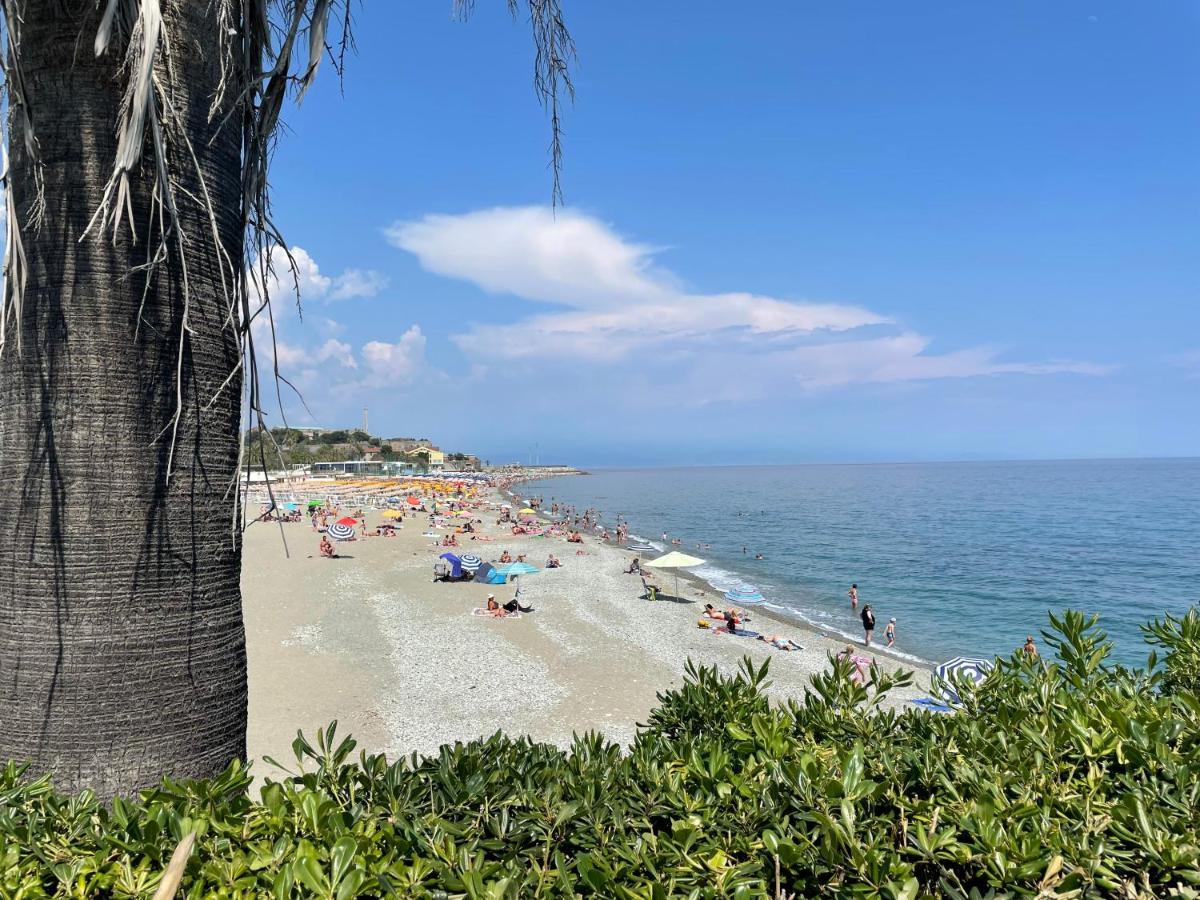 Due Passi Dal Mare Hotel Savona Buitenkant foto